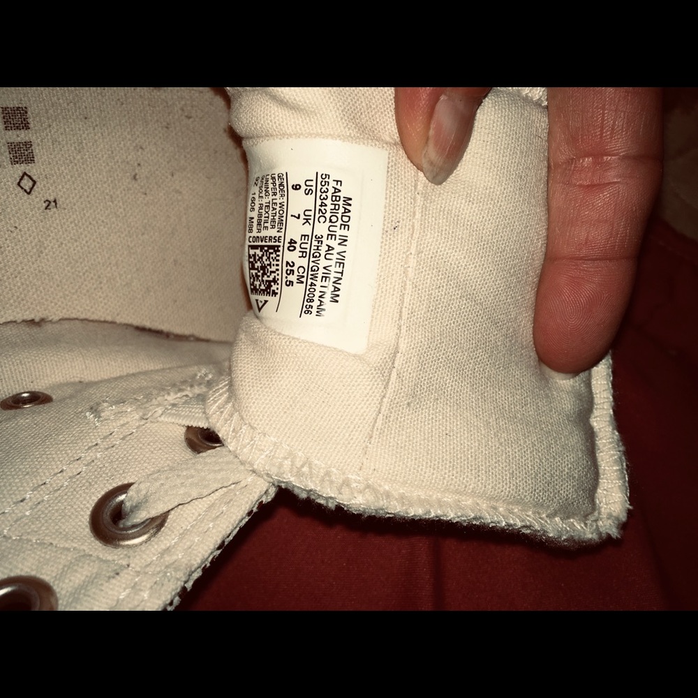Gold Converse - Picture 3 of 5